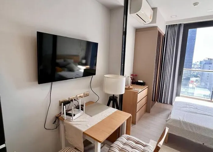 In Unit Workspace Gym And Infinity Pool Mrt 200m Apartment