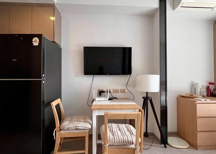 Apartment In Unit Workspace Gym And Infinity Pool Mrt 200m *