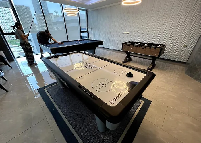 In Unit Workspace Gym And Infinity Pool Mrt 200m Apartment