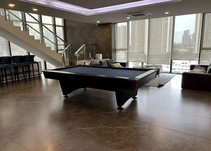Apartment In Unit Workspace Gym And Infinity Pool Mrt 200m Bangkok